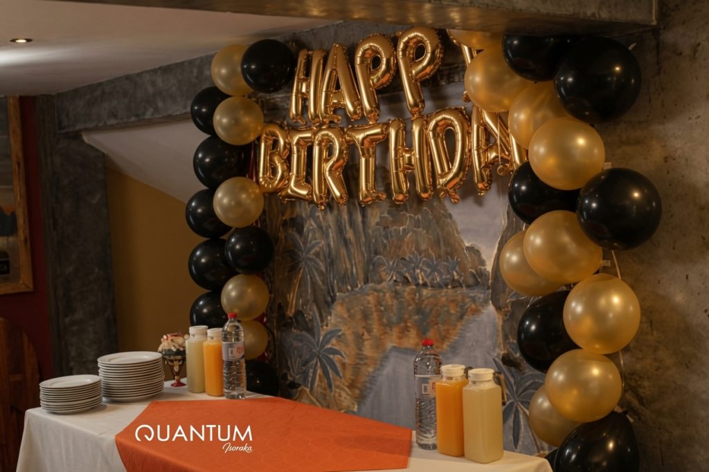 Arche de ballons Happy Birthday or et noir – Privatisation anniversaire Quantum Isoraka