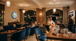 Restaurant halal Antananarivo — salle lounge ambiance élégante